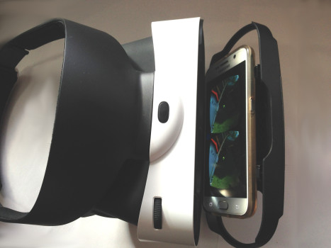 A smartphone inside the Baofeng Mojing 4 headset, compatible with Google Cardboard.